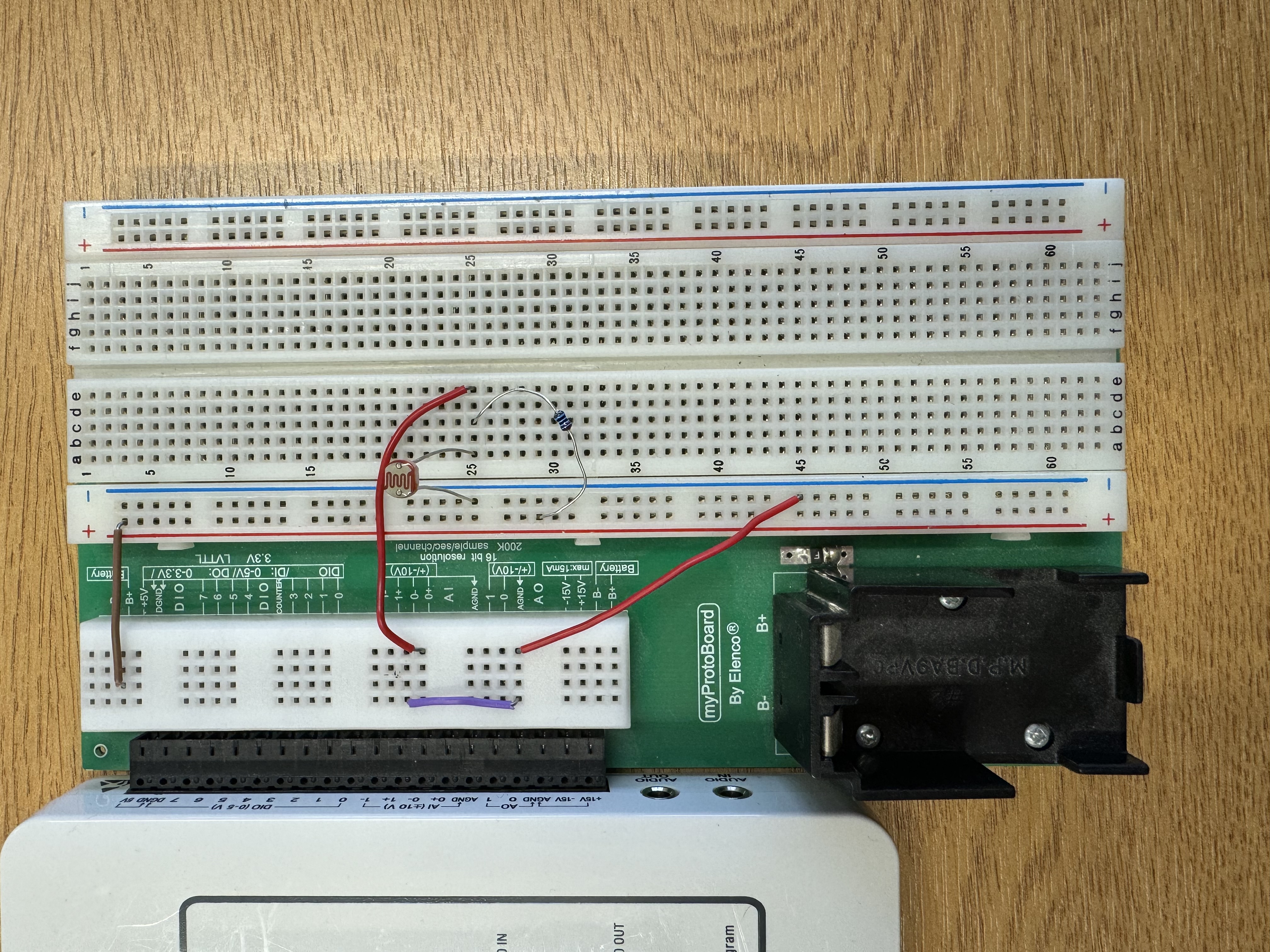 image, alt = "An photograph of the simple circuit that you should build in order to carry out this investigation."